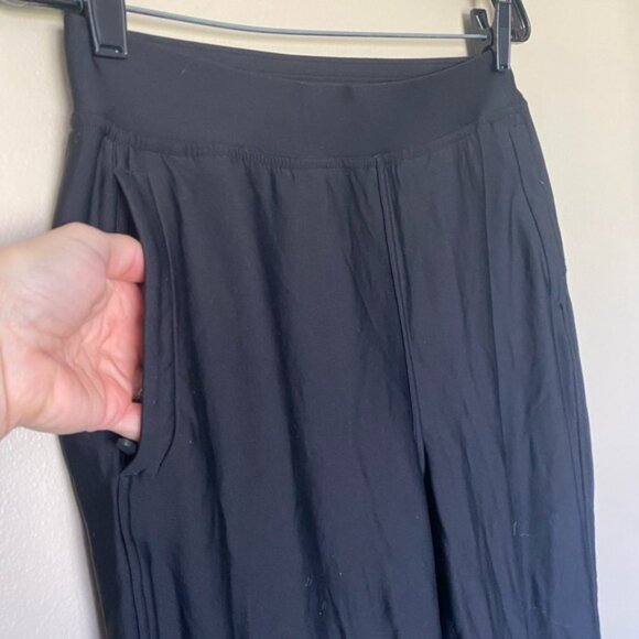 Lululemon Black Jogger Pants Size 8 EUC - Picture 2 of 5